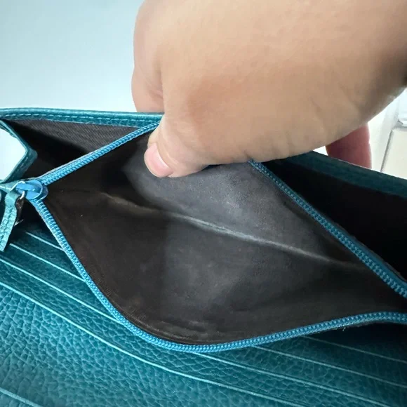 Gucci Beige and Teal Signature Wallet - Picture 15 of 15